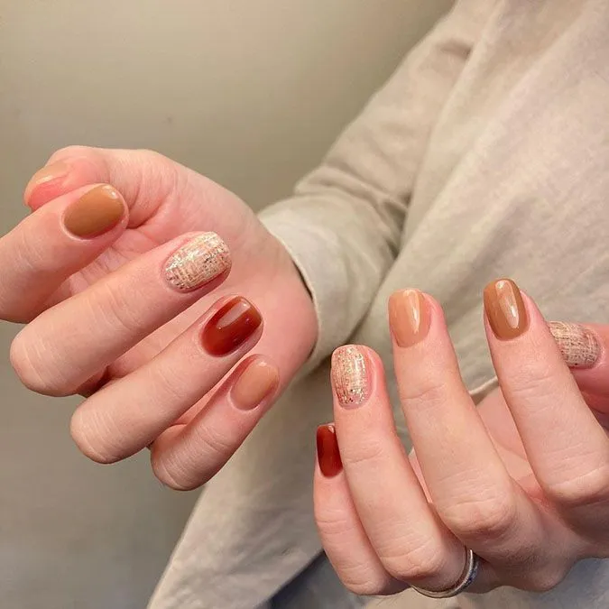 Nail hè 2025 màu earth tone - vẻ đẹp tự nhiên, gần gũi mà tinh tế