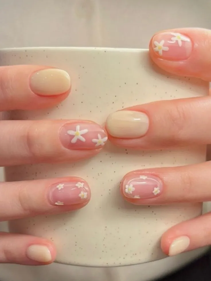 Nail Hoa Nhí: 50+ Mẫu Nail Hoa Nhỏ Xinh Xắn, Dễ Thương Cho Cô Nàng Bánh Bèo