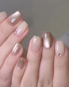Nail silver metallic lấp lánh, xu hướng nail hot trend hè 2025