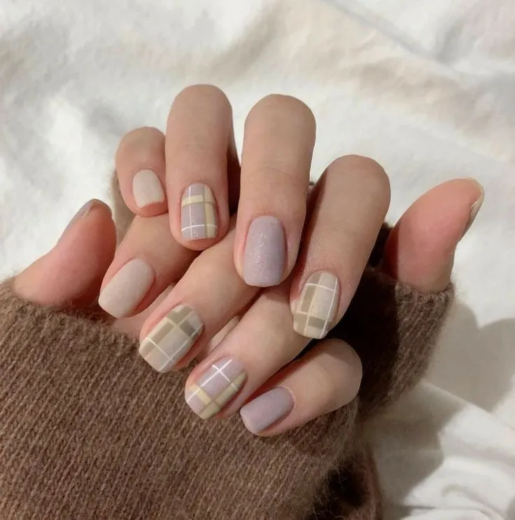 Mẫu nail hình học đơn giản mà cá tính, xu hướng hè 2025 tại NguyenBeauty