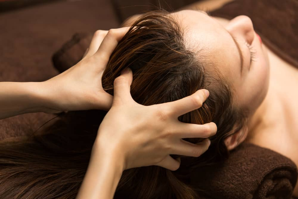 Massage da đầu bằng đầu ngón tay